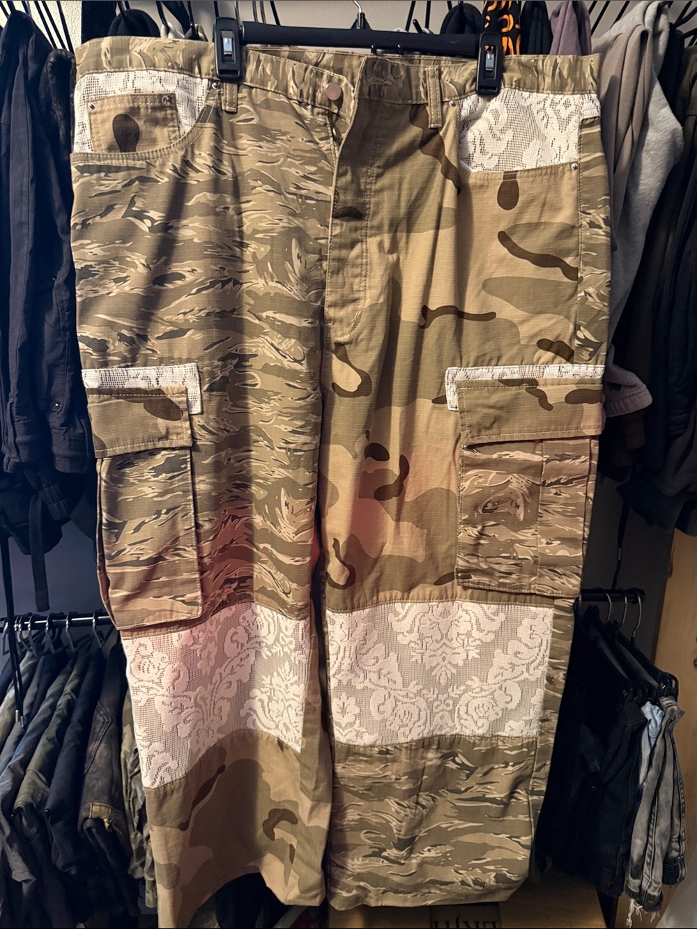 Men's MNML multi Camouflage And Lace Cargo Pants - Olive Camo